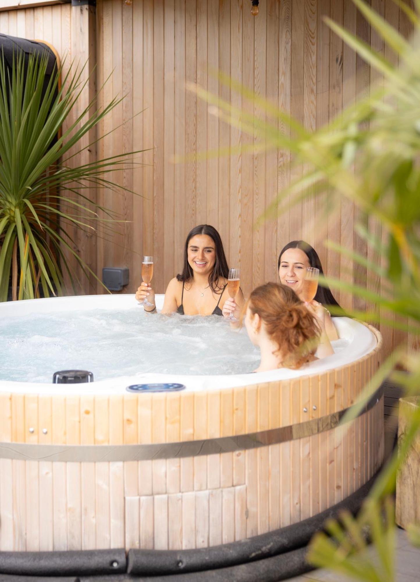 The Club Hotel At Goffs ネース エクステリア 写真